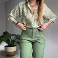 Conjunto 2 piezas camisa estampada y pantalón de botones para mujer